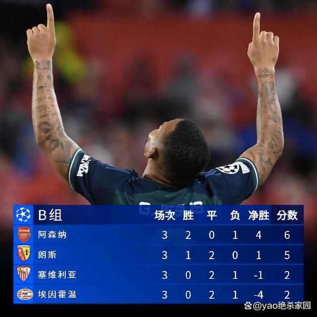 在中秋佳节到来之际，无数人乘坐着基建人们修筑的高铁，返乡团圆，但成就了这份便利的他们，却往往要坚守岗位，无法回家